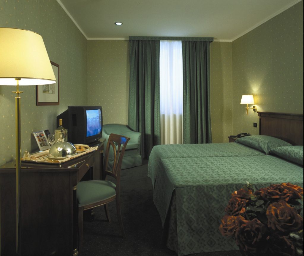 Ramada By Wyndham Naples Hotell Exteriör bild