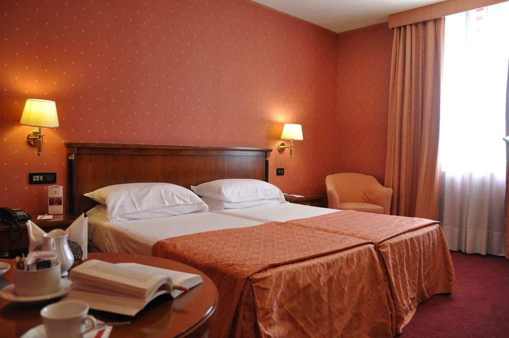 Ramada By Wyndham Naples Hotell Exteriör bild