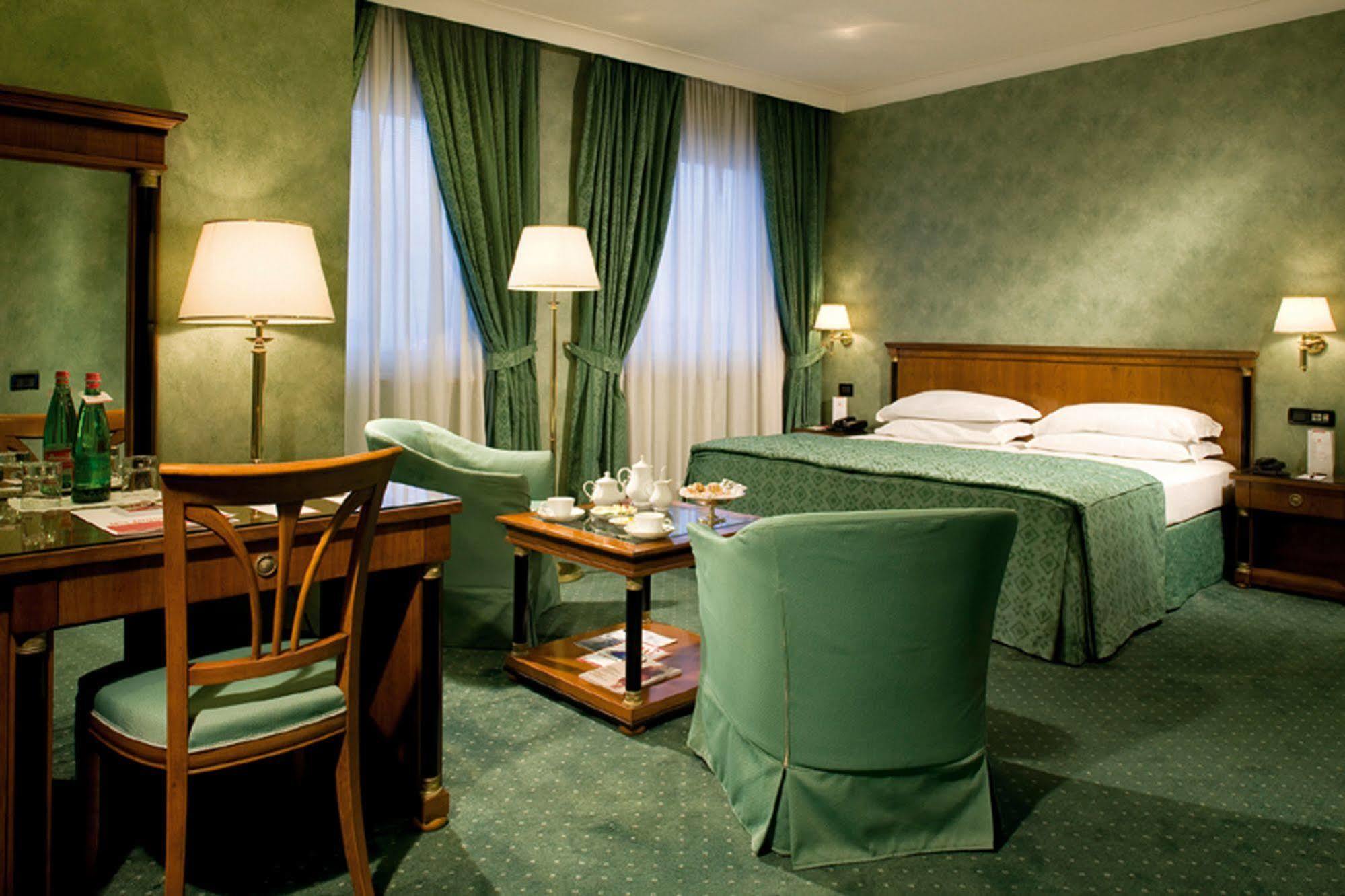 Ramada By Wyndham Naples Hotell Rum bild