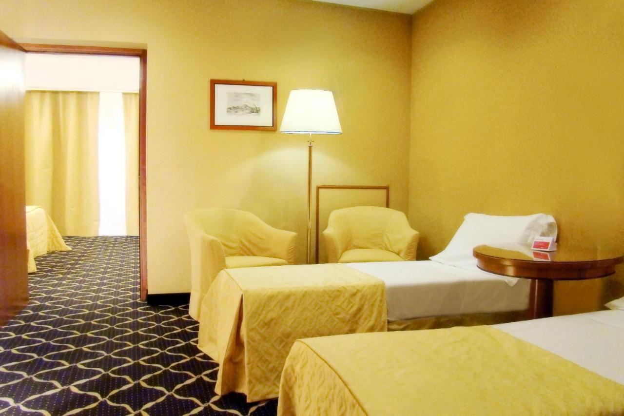 Ramada By Wyndham Naples Hotell Exteriör bild